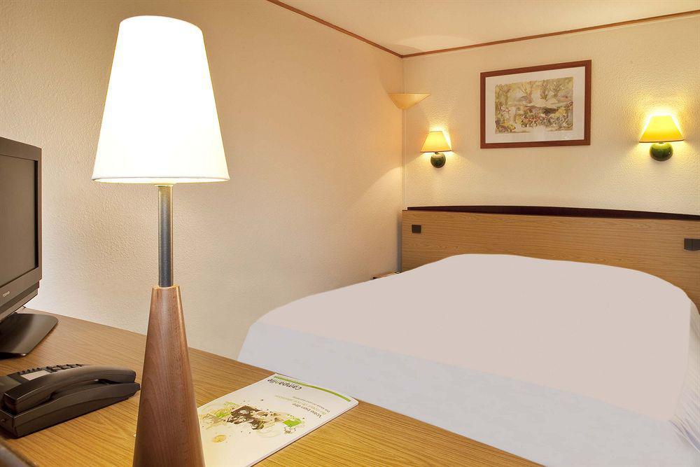 Hotel Le Cyrano Bergerac Zimmer foto